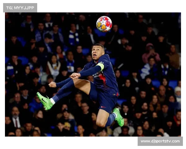 巴黎圣日耳曼在王子公园球场为冬窗新援德罗举行亮相仪式